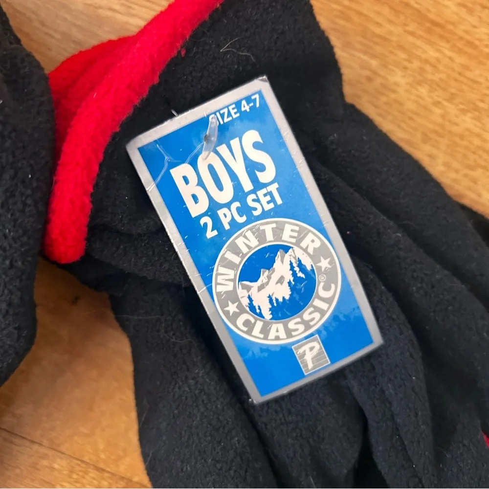 New!!!  Winter Classic Red + black fleece hat:gloves set with cool paw print